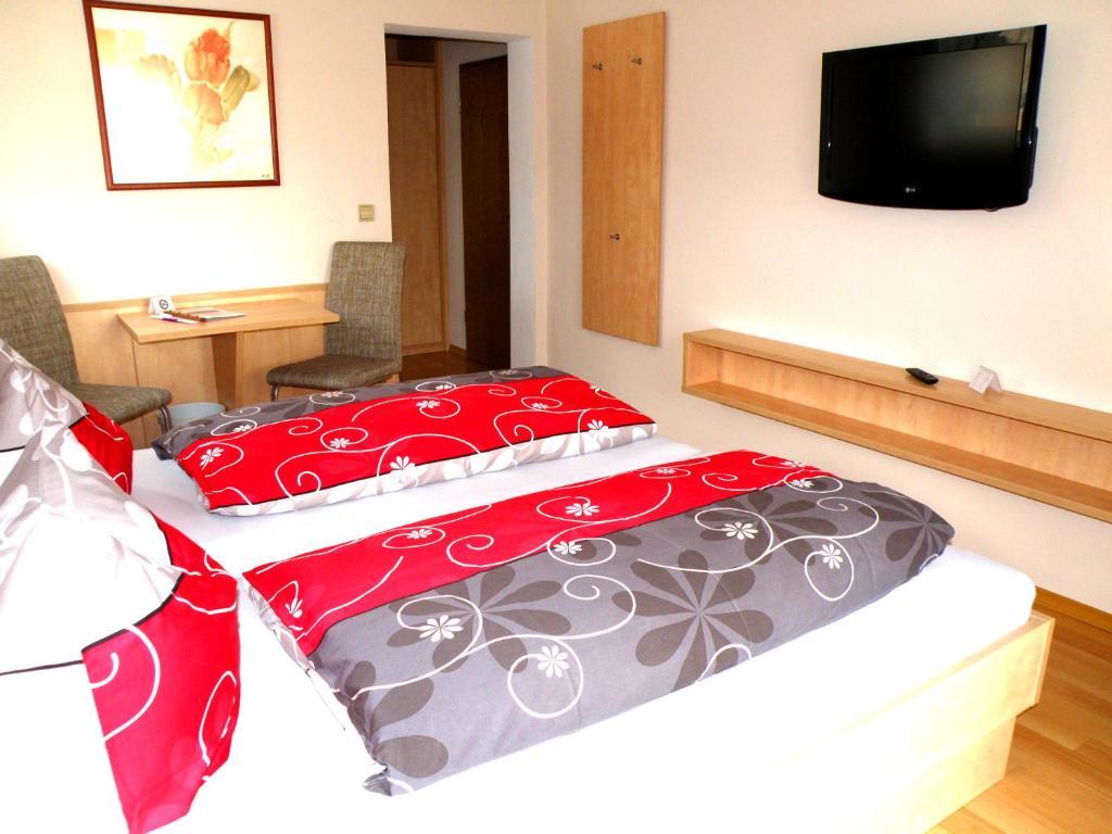 Zum Schwarzen Baeren Hotel Vohenstrauss Kamer foto