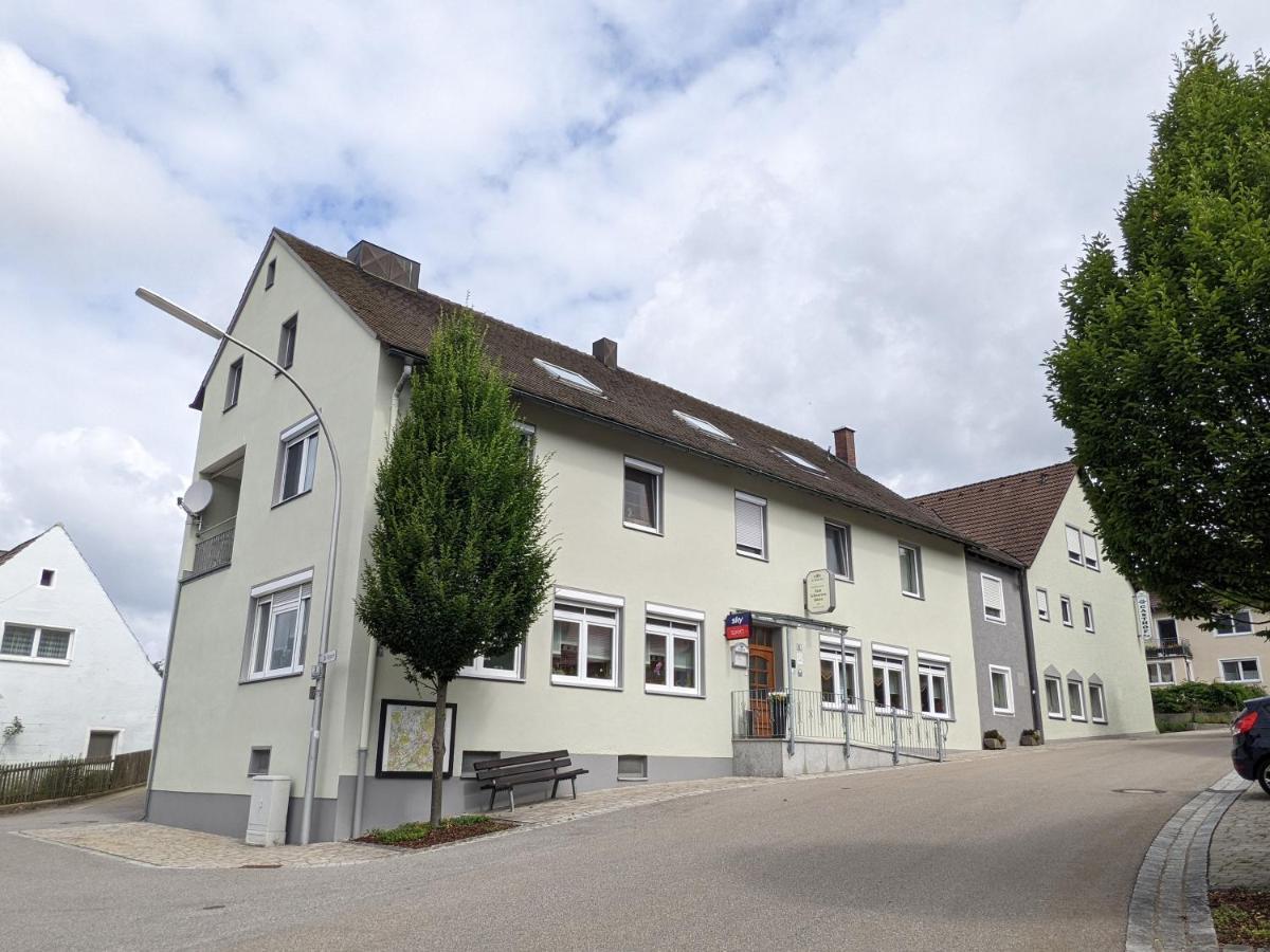 Zum Schwarzen Baeren Hotel Vohenstrauss Buitenkant foto