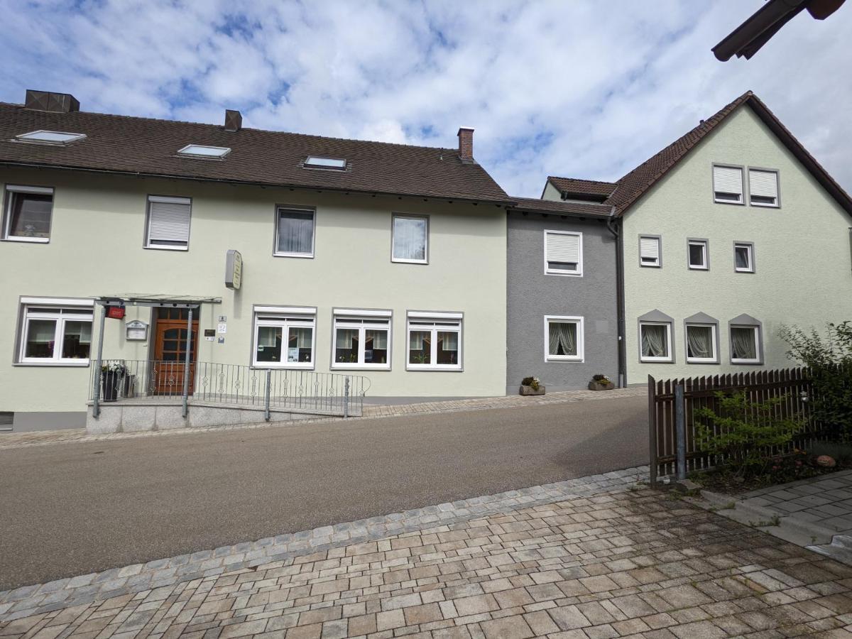 Zum Schwarzen Baeren Hotel Vohenstrauss Buitenkant foto