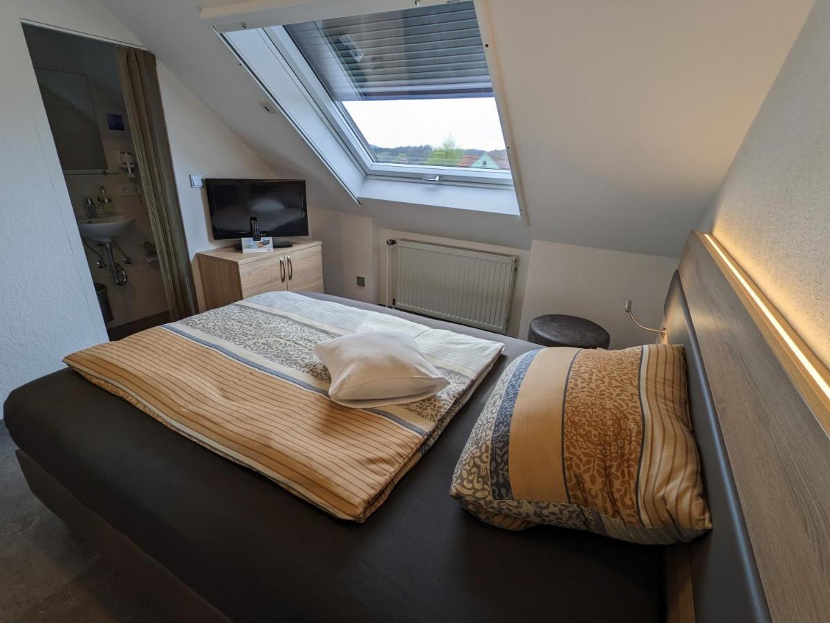 Zum Schwarzen Baeren Hotel Vohenstrauss Buitenkant foto