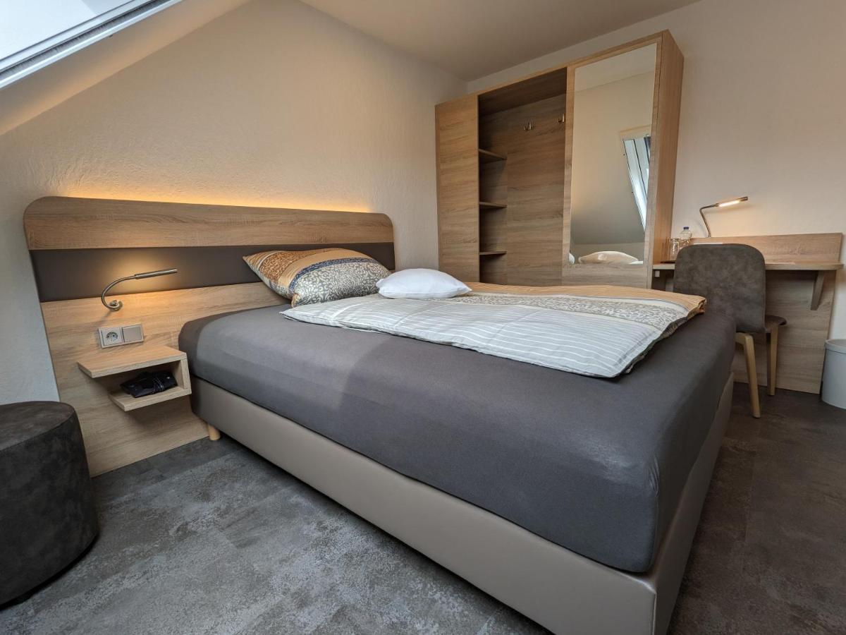 Zum Schwarzen Baeren Hotel Vohenstrauss Buitenkant foto
