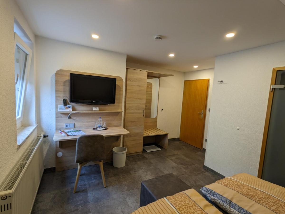 Zum Schwarzen Baeren Hotel Vohenstrauss Buitenkant foto