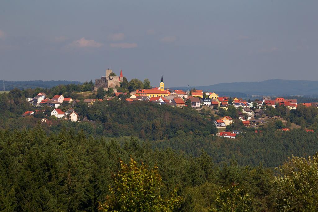 Zum Schwarzen Baeren Hotel Vohenstrauss Buitenkant foto