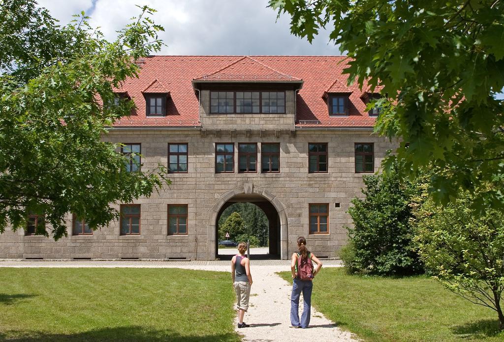 Zum Schwarzen Baeren Hotel Vohenstrauss Buitenkant foto