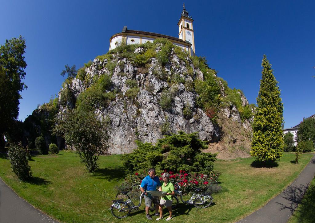 Zum Schwarzen Baeren Hotel Vohenstrauss Buitenkant foto