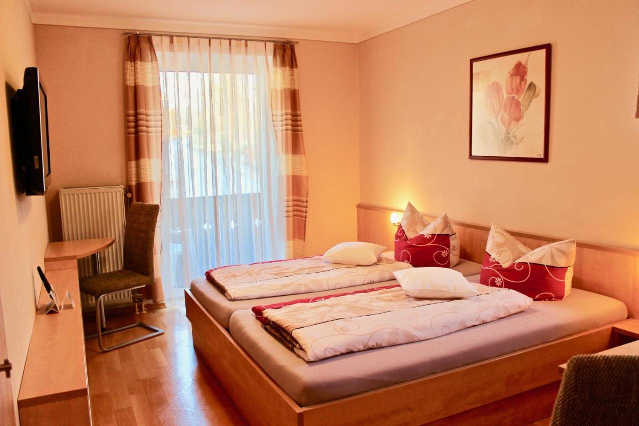 Zum Schwarzen Baeren Hotel Vohenstrauss Buitenkant foto