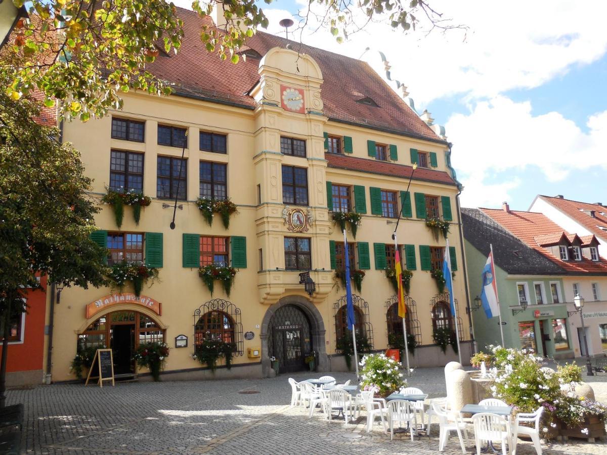 Zum Schwarzen Baeren Hotel Vohenstrauss Buitenkant foto